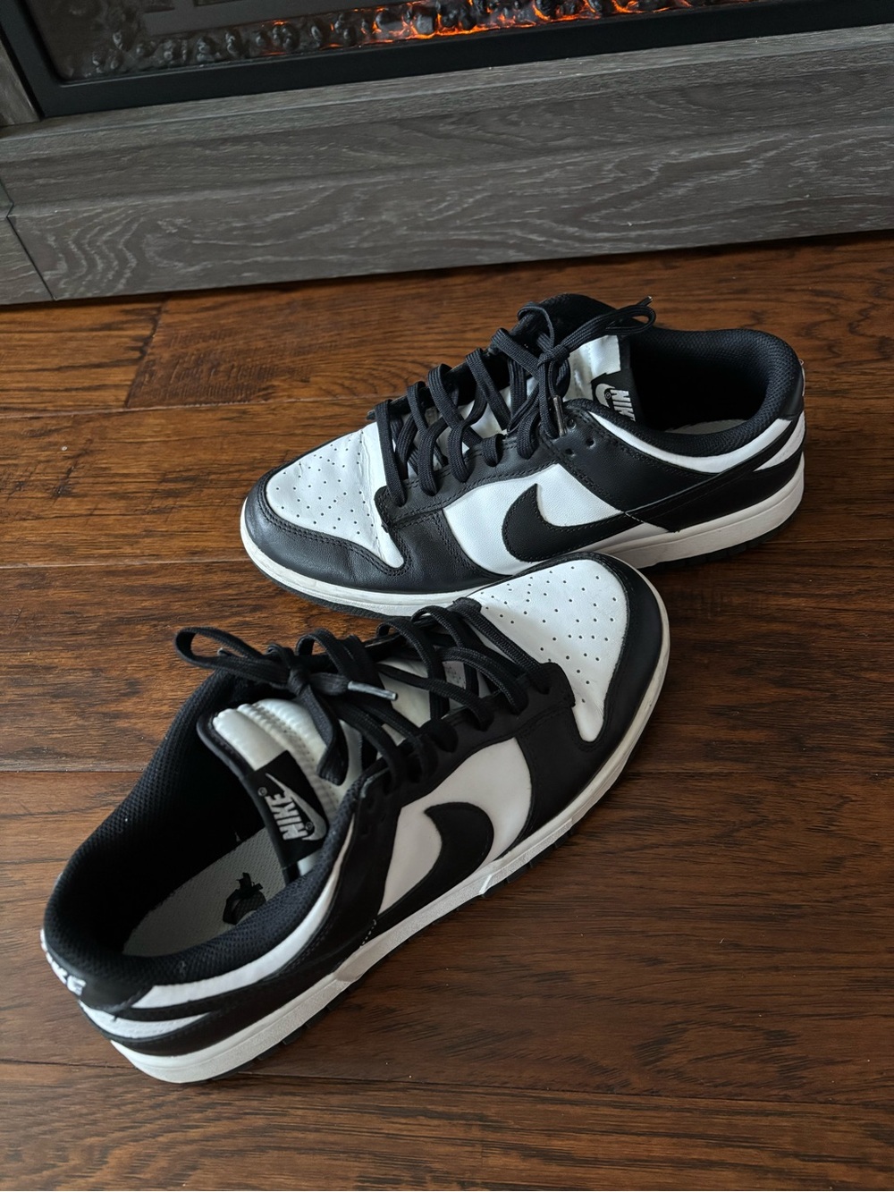 Nike Men’s Black and White Low-Top Sneakers with Swoosh